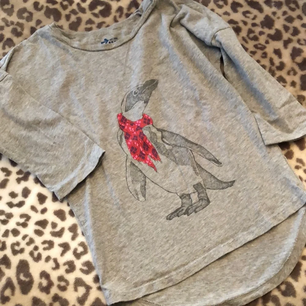 Old Navy Girls Graphic Penguin Dolman Top in Gray Size 8